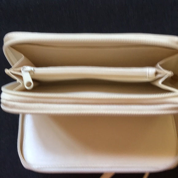 Wilsons Vintage Cream Leather Wristlet Wallet - Picture 4 of 7